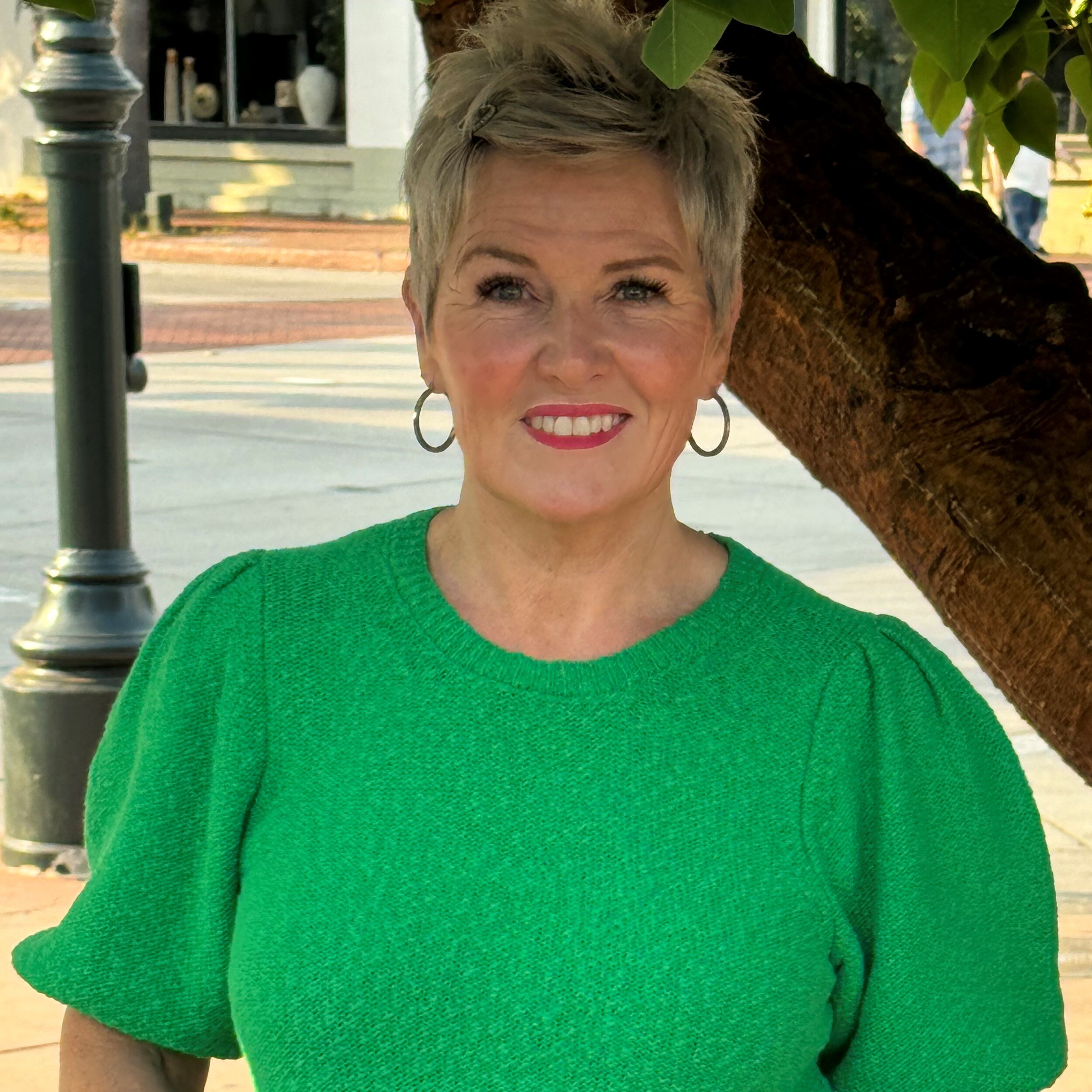 Helen Russell Headshot - 1